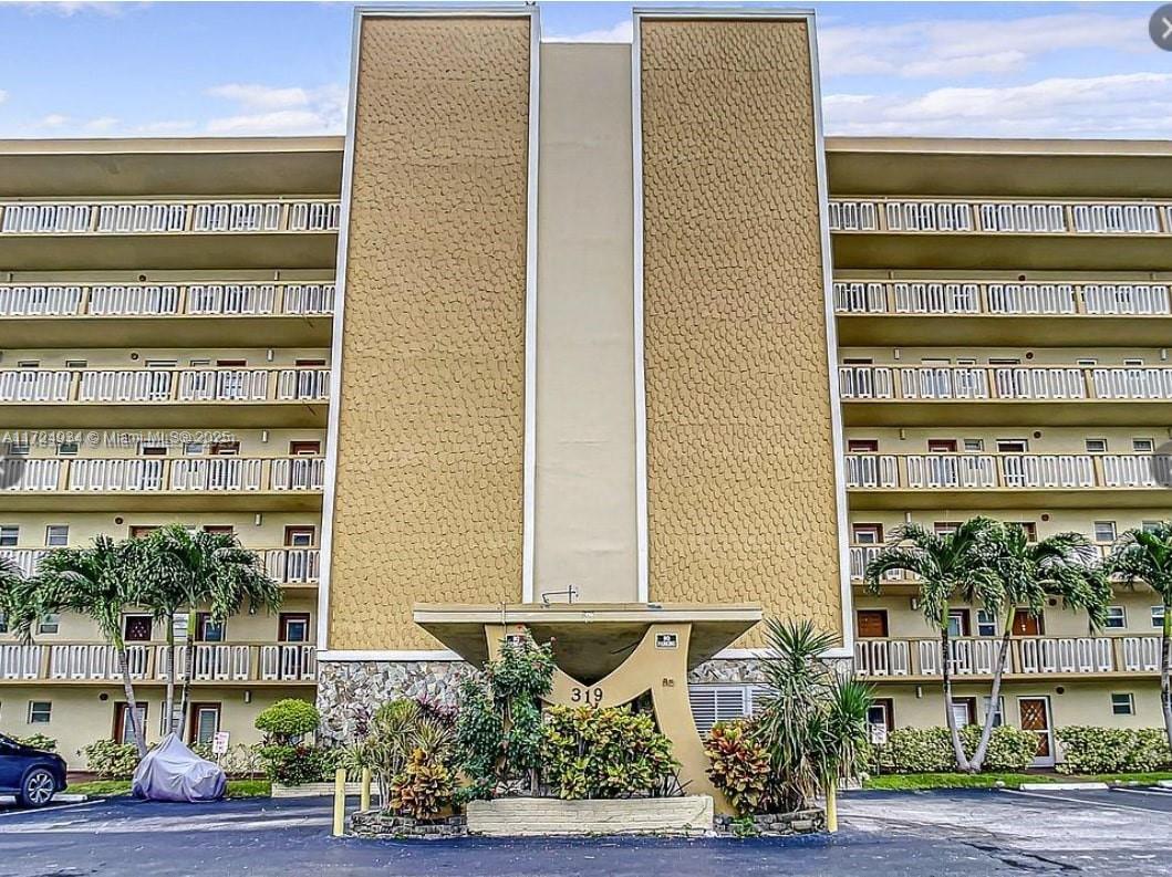 Photo of 319 14th Ave  #707, Hallandale Beach, Florida, 33009 - 