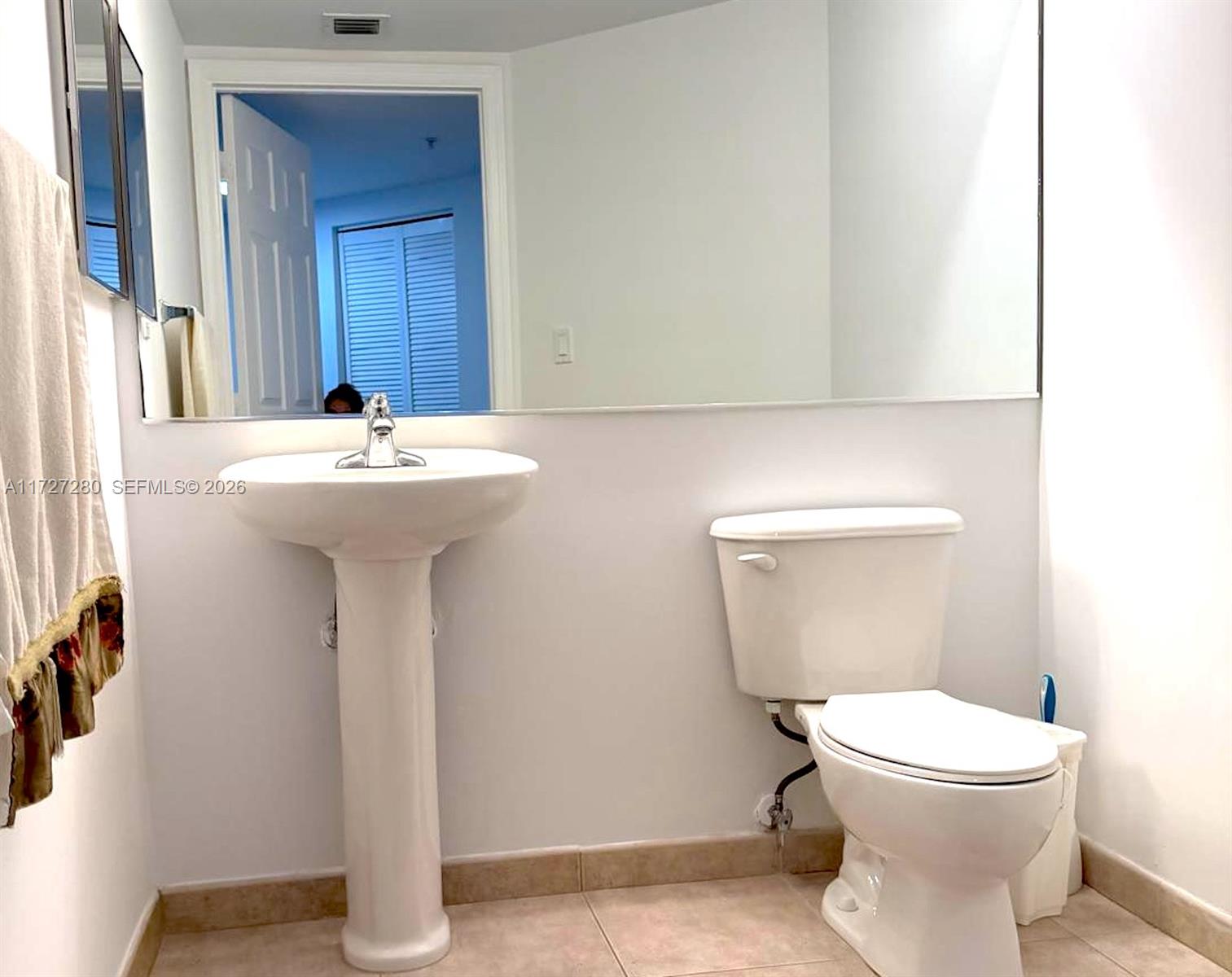Photo of 2080 Ocean Dr #502, Hallandale Beach, Florida, 33009 - HALF BATHROOM