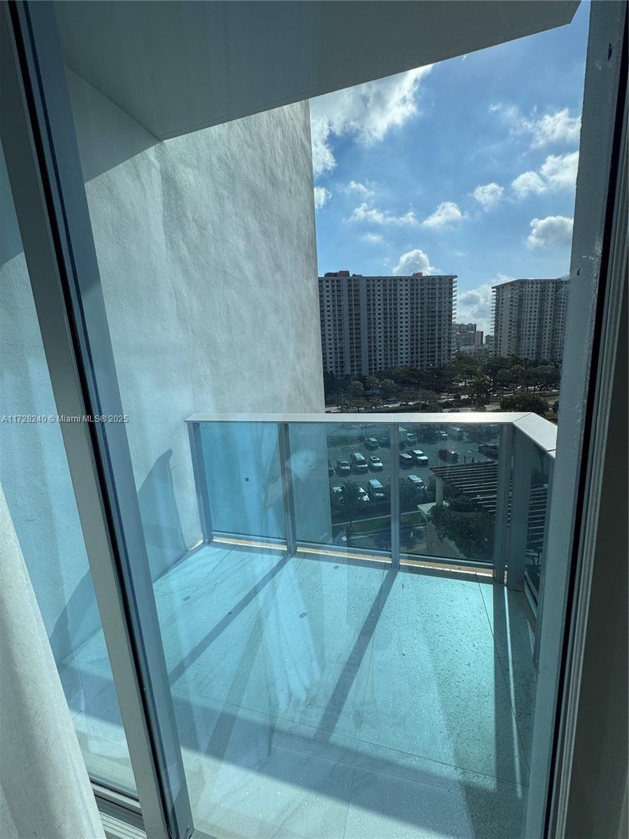 See details 601 3 / 4 2100 sq. ft. $ 2025-05-27 0 Photo