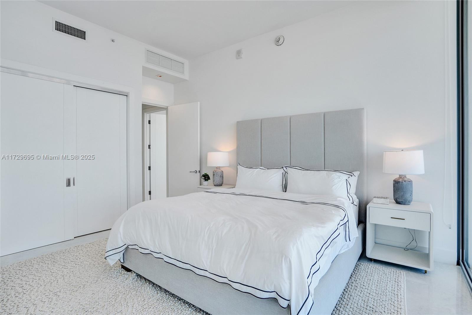 See details 4304 4 / 6 3252 sq. ft. $ 2025-01-22 0 Photo
