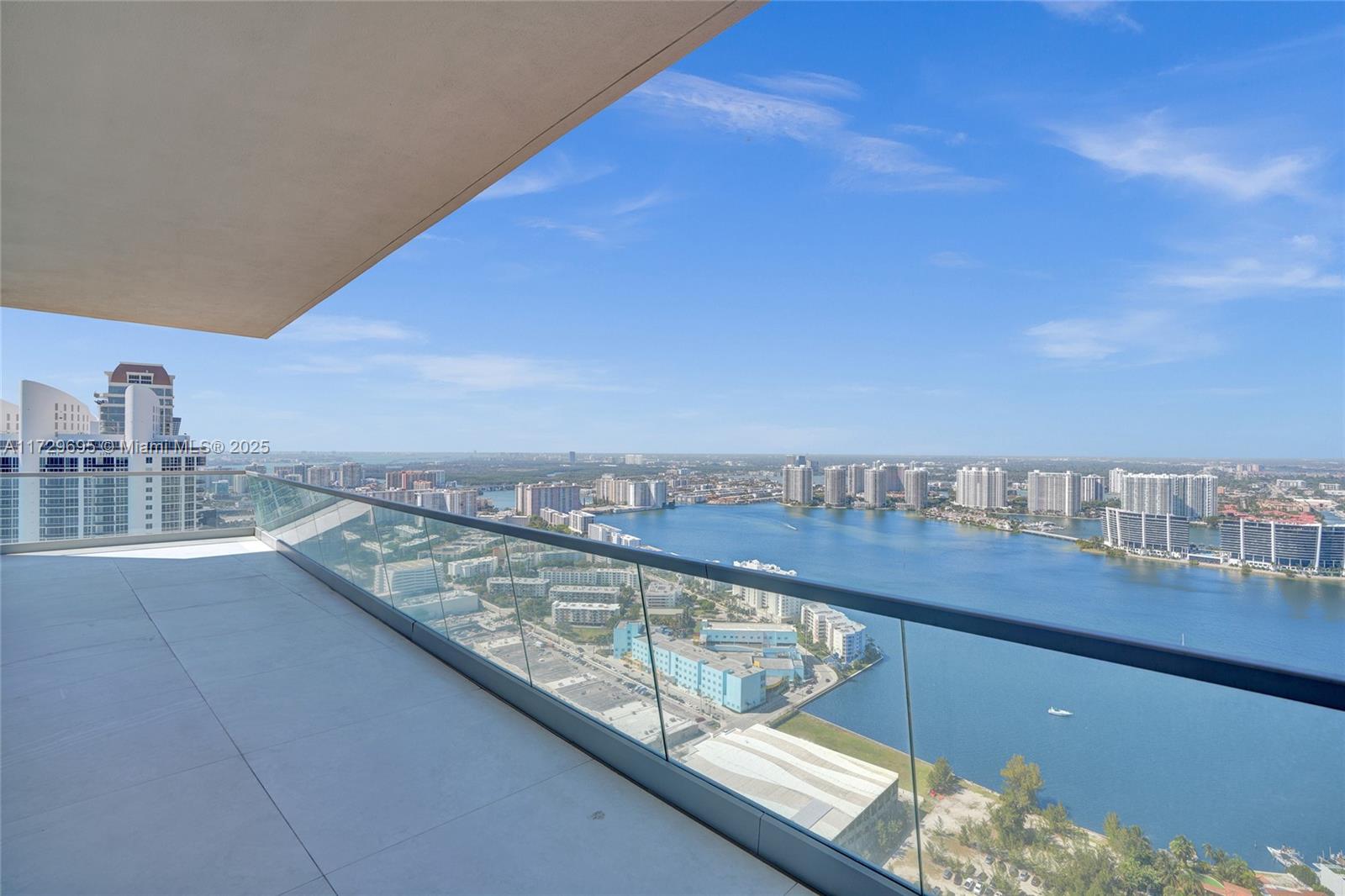 See details 4304 4 / 6 3252 sq. ft. $ 2025-01-22 0 Photo