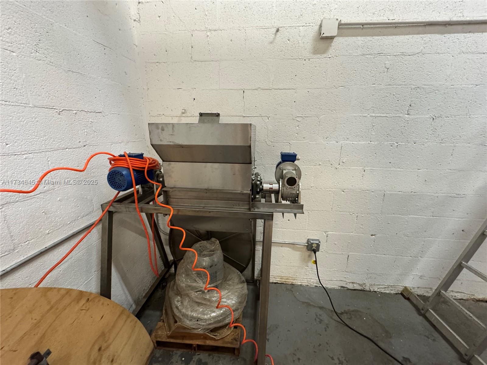 See details / sq. ft. $ 2025-09-09 0 Photo