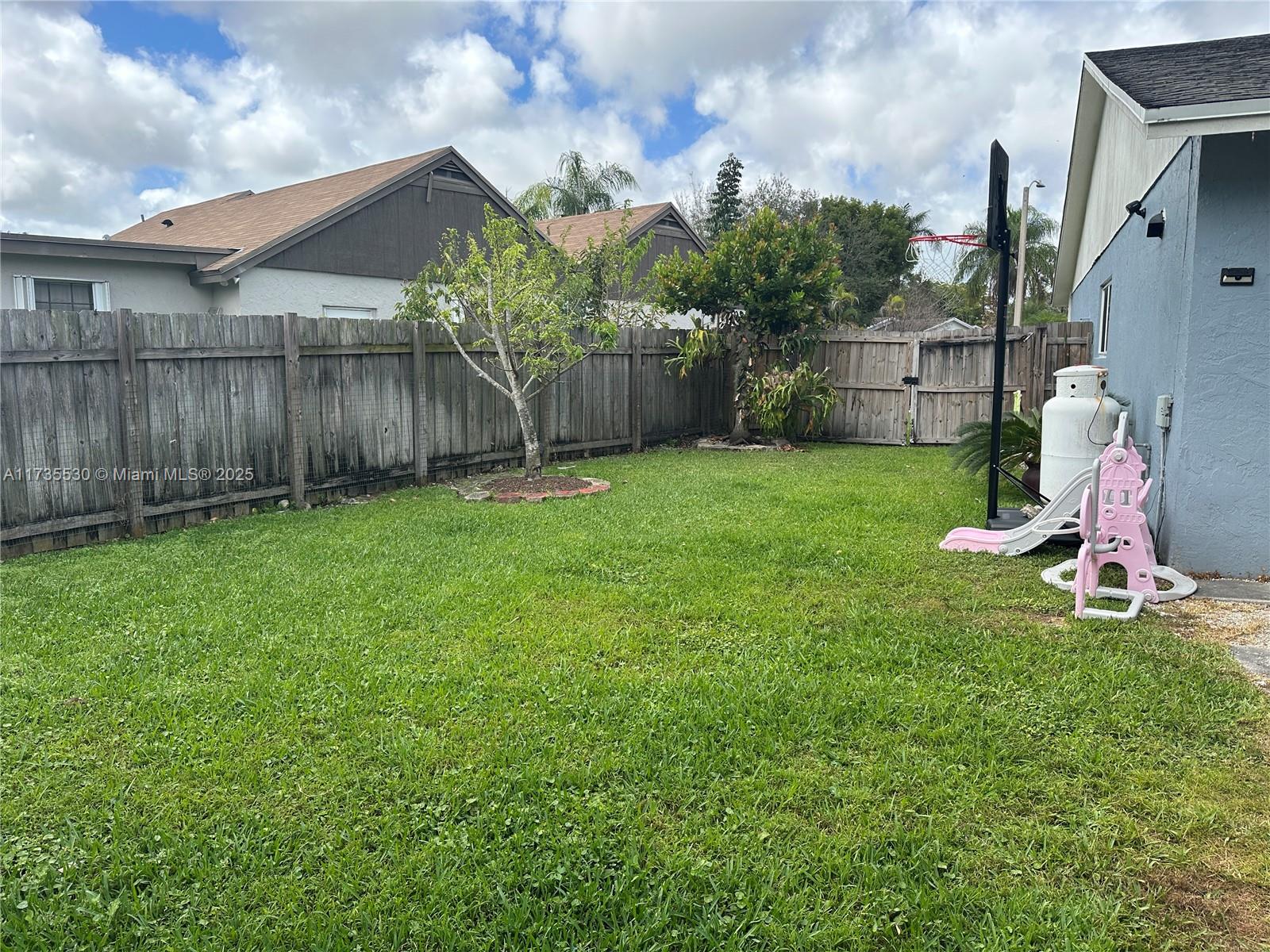 See details 1614 3 / 2 1808 sq. ft. $ 2025-10-30 0 Photo