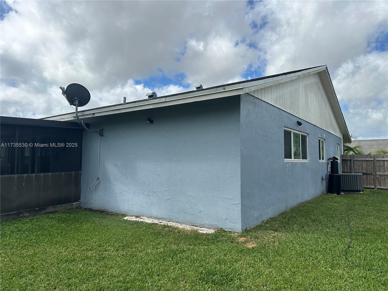 See details 1614 3 / 2 1808 sq. ft. $ 2025-10-30 0 Photo