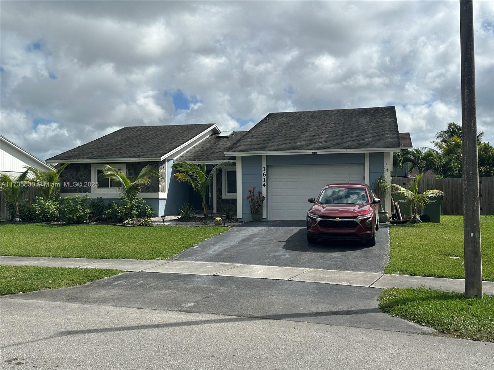 See details 1614 3 / 2 1808 sq. ft. $ 2025-10-30 0 Photo