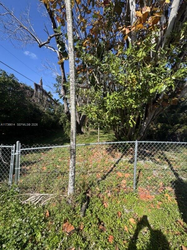   /   кв.футов $ 2025-12-01 0 Фото