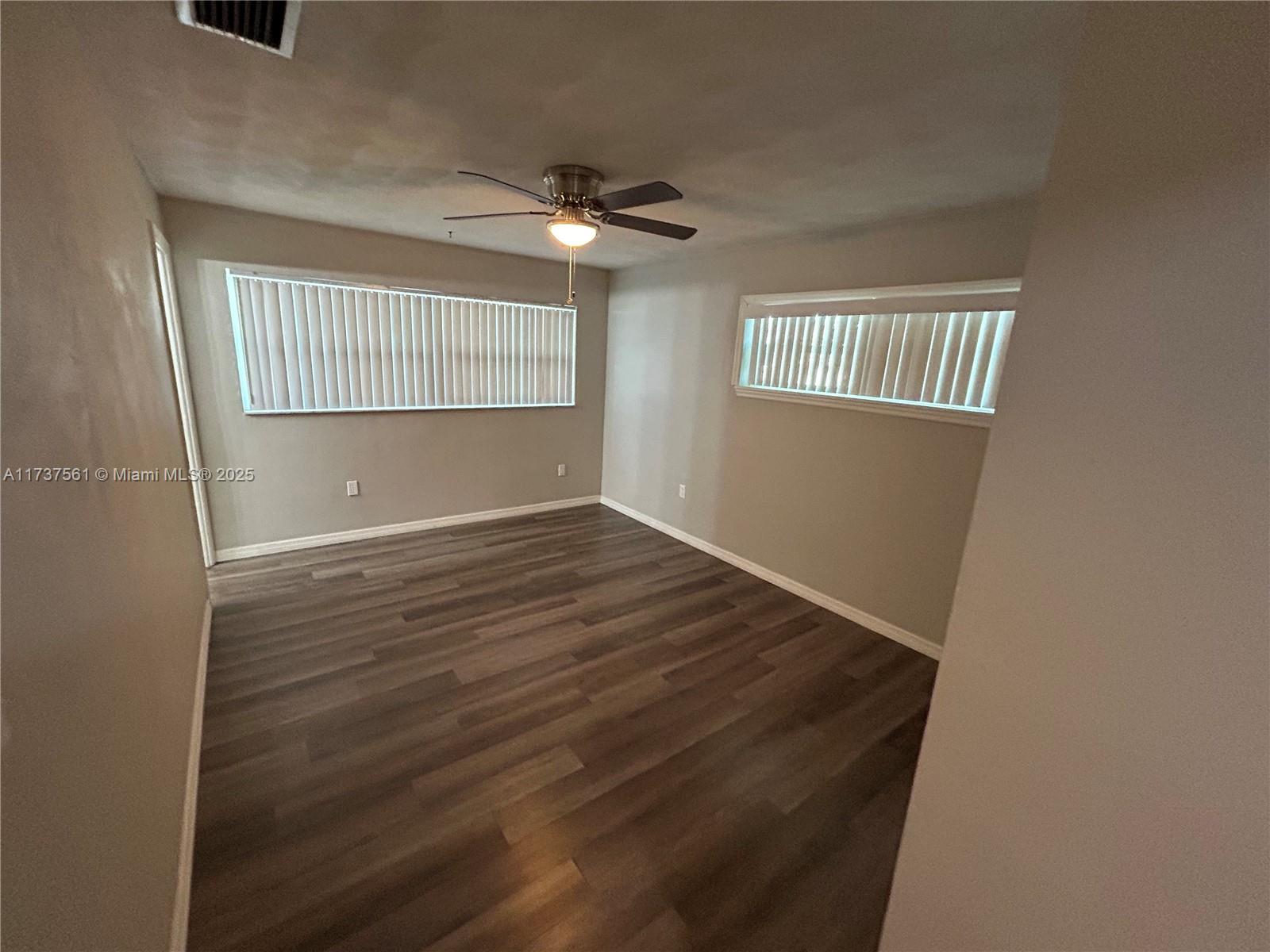 Ver detalles 7403 3 / 2 1875 sq. ft. $ 2026-04-07 0 foto