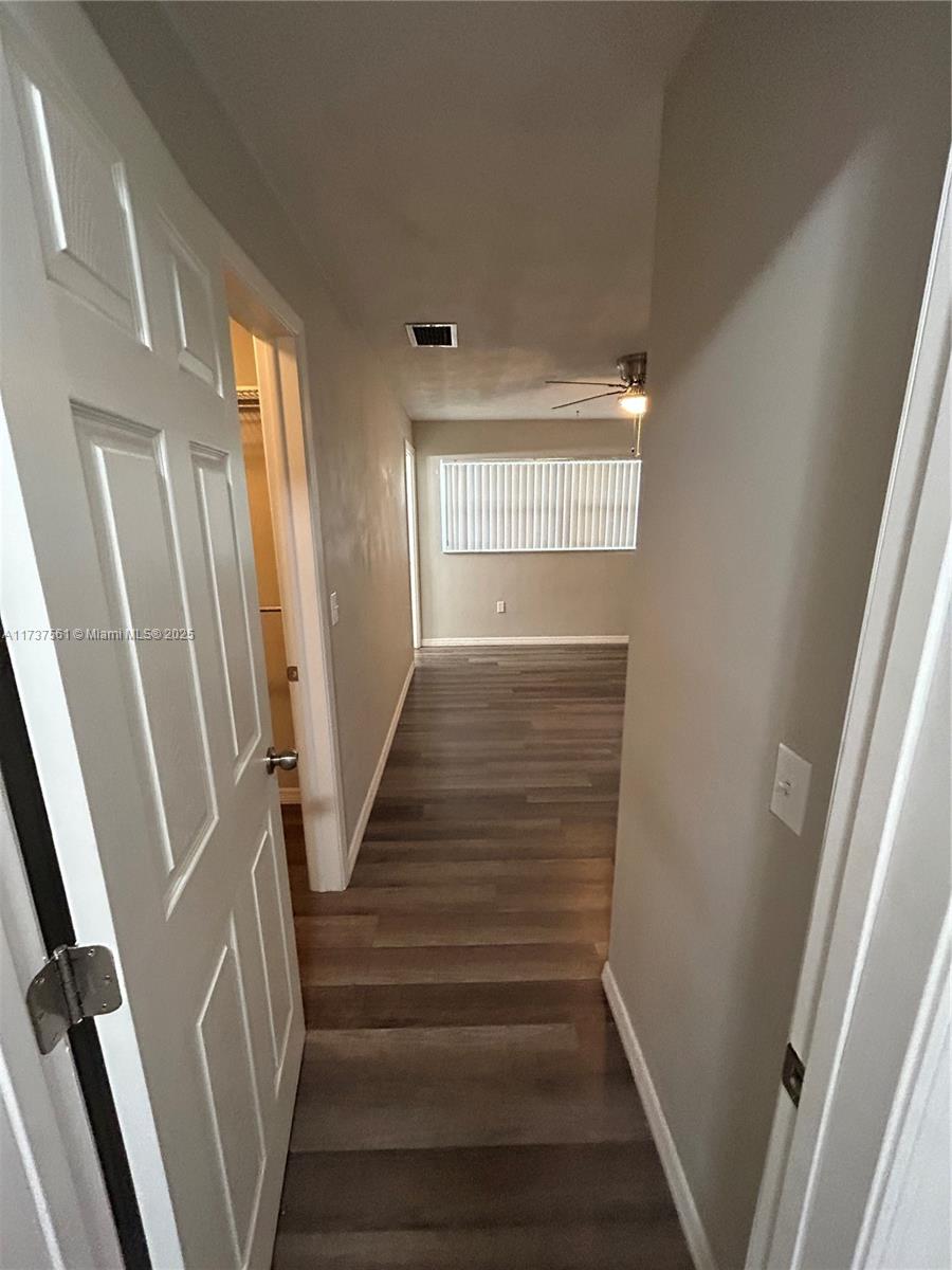 Ver detalles 7403 3 / 2 1875 sq. ft. $ 2026-04-07 0 foto