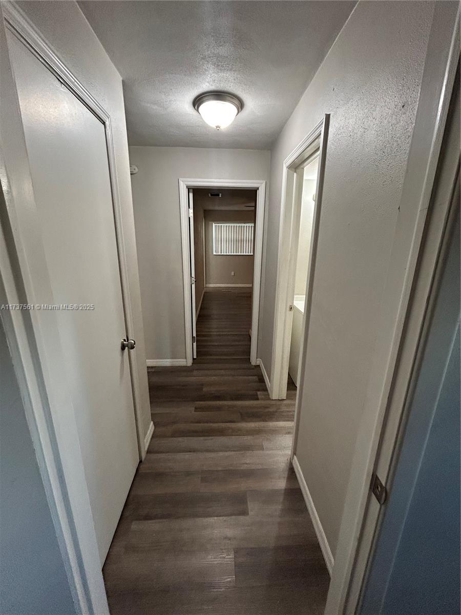 Ver detalles 7403 3 / 2 1875 sq. ft. $ 2026-04-07 0 foto