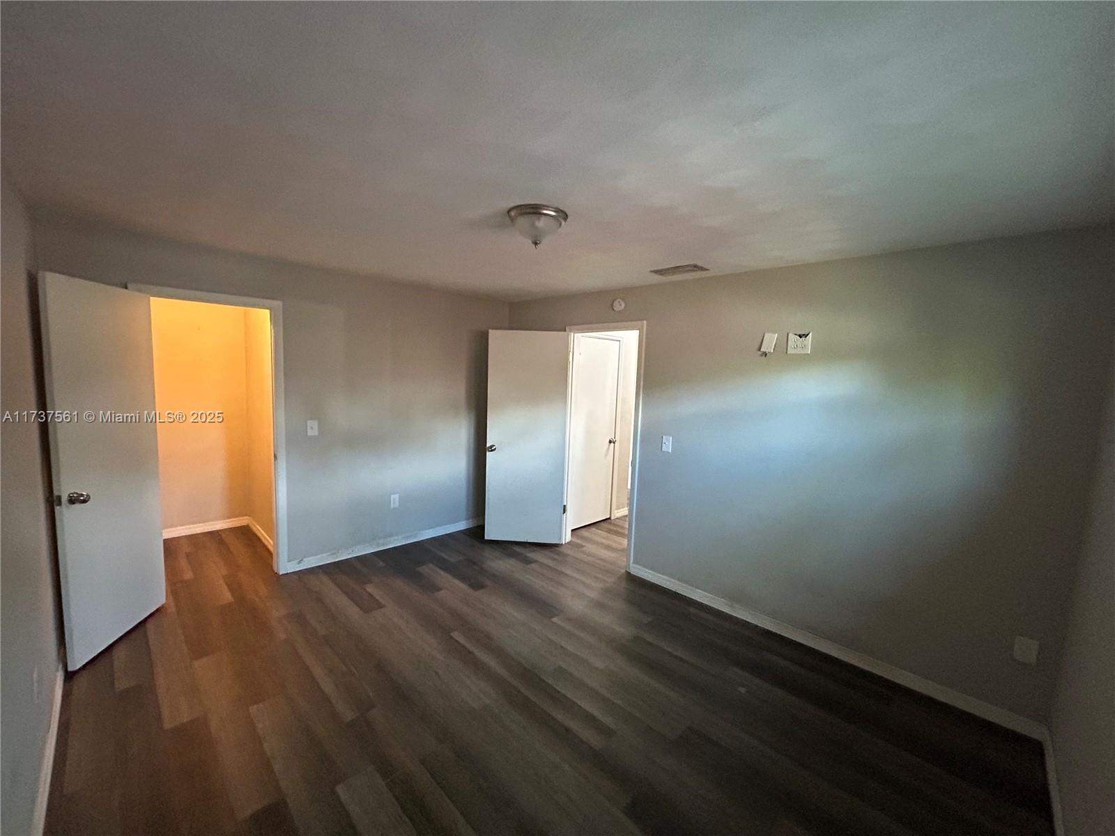 Ver detalles 7403 3 / 2 1875 sq. ft. $ 2026-04-07 0 foto