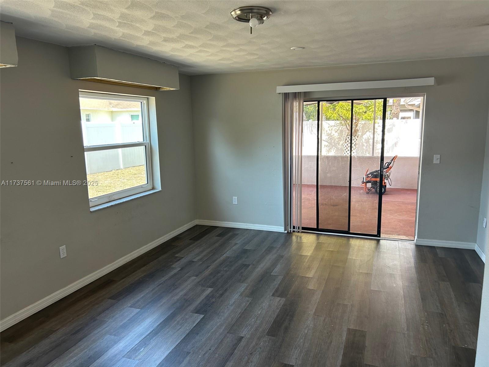 Ver detalles 7403 3 / 2 1875 sq. ft. $ 2026-04-07 0 foto