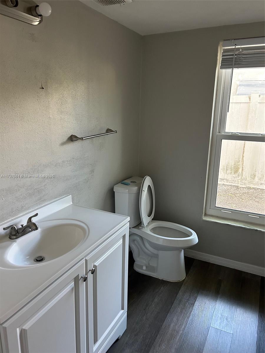 Ver detalles 7403 3 / 2 1875 sq. ft. $ 2026-04-07 0 foto