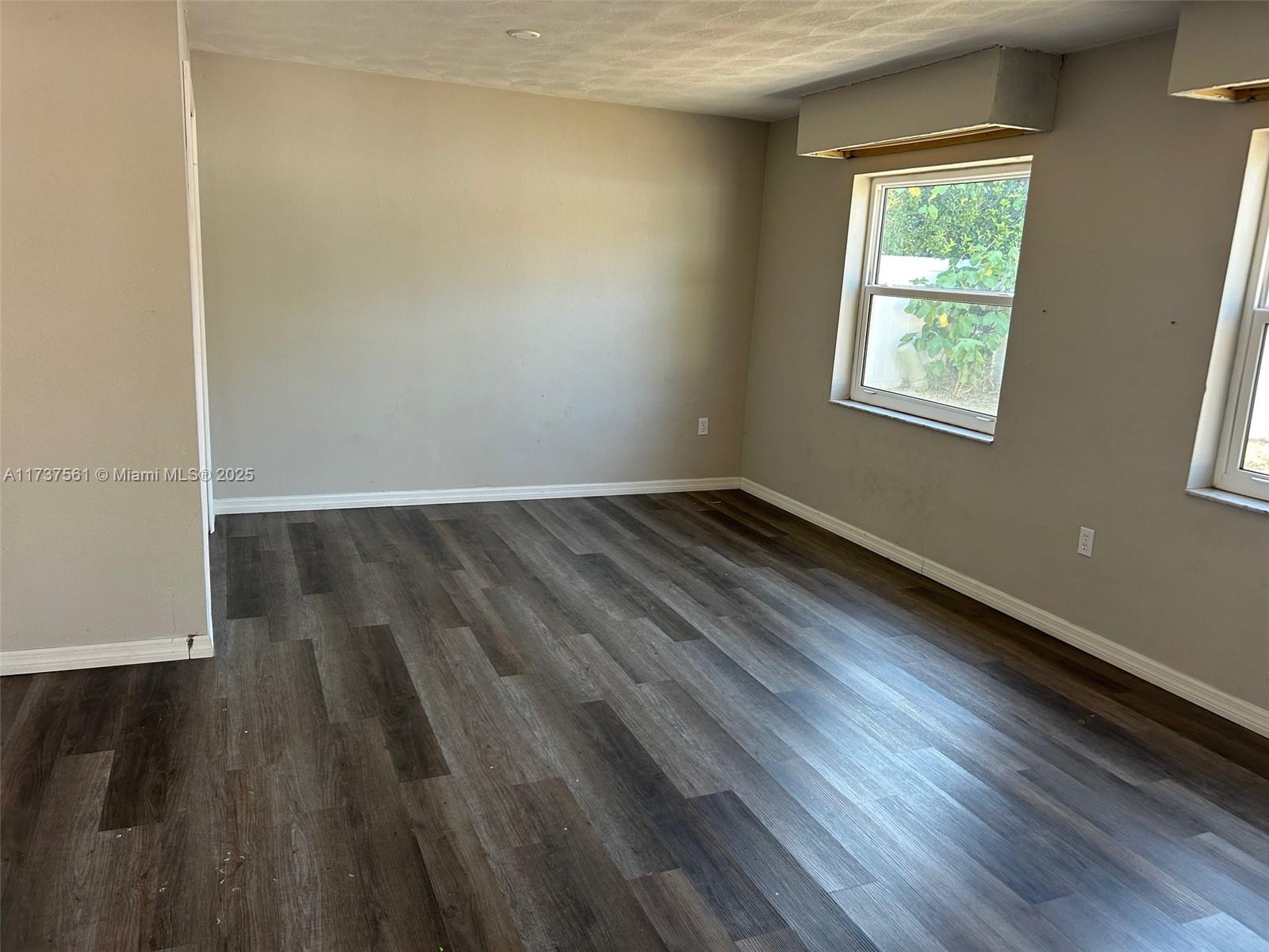 Ver detalles 7403 3 / 2 1875 sq. ft. $ 2026-04-07 0 foto