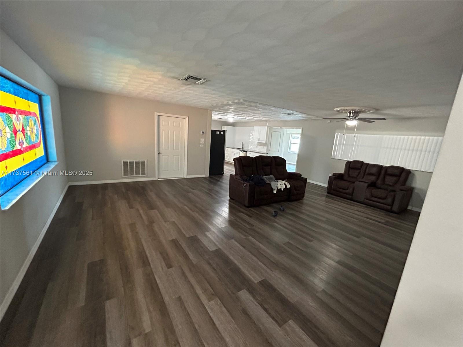 Ver detalles 7403 3 / 2 1875 sq. ft. $ 2026-04-07 0 foto