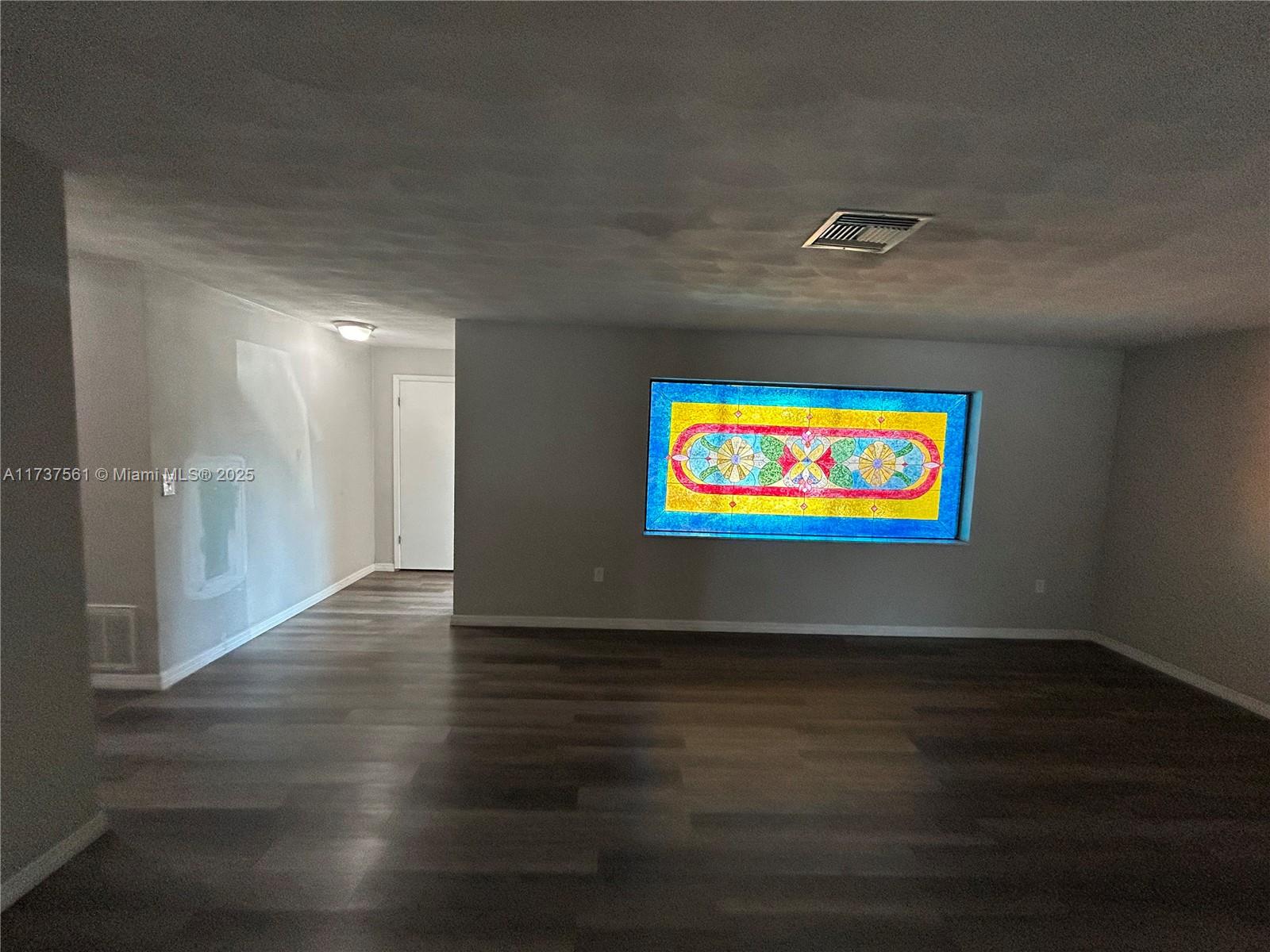 Ver detalles 7403 3 / 2 1875 sq. ft. $ 2026-04-07 0 foto