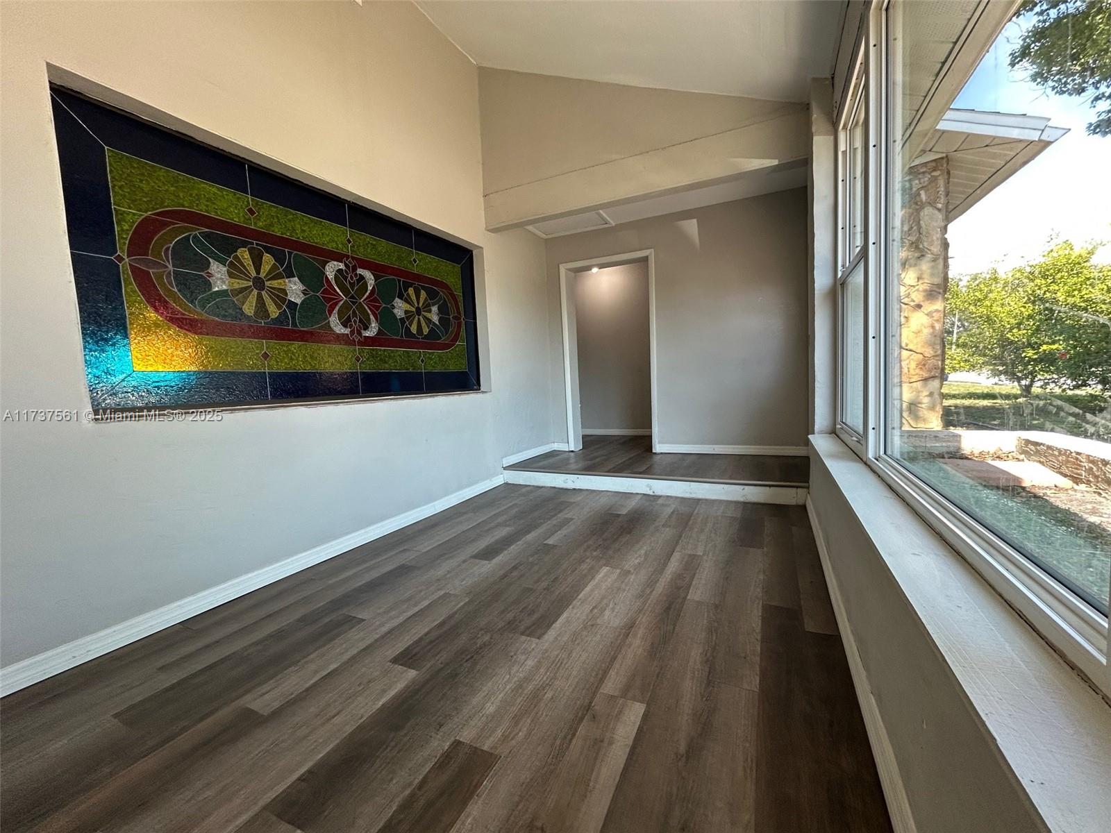 Ver detalles 7403 3 / 2 1875 sq. ft. $ 2026-04-07 0 foto