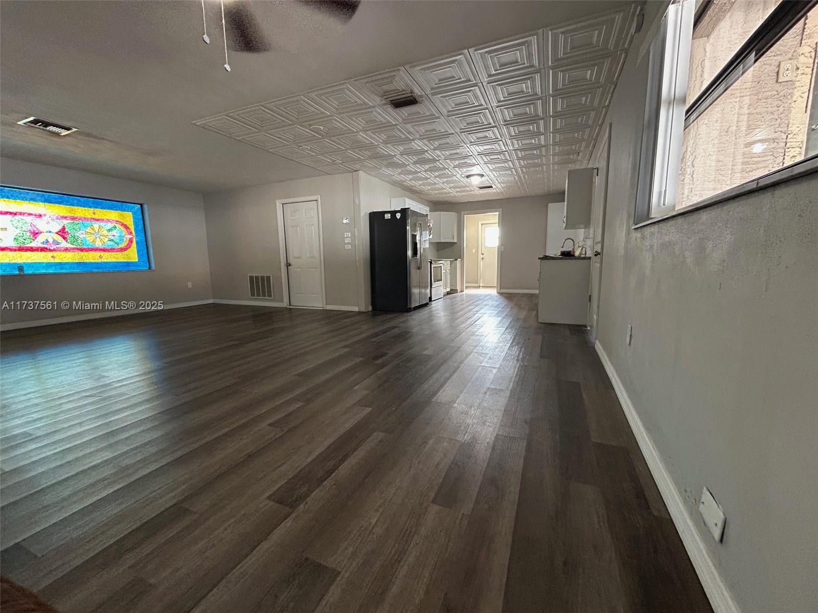 Ver detalles 7403 3 / 2 1875 sq. ft. $ 2026-04-07 0 foto