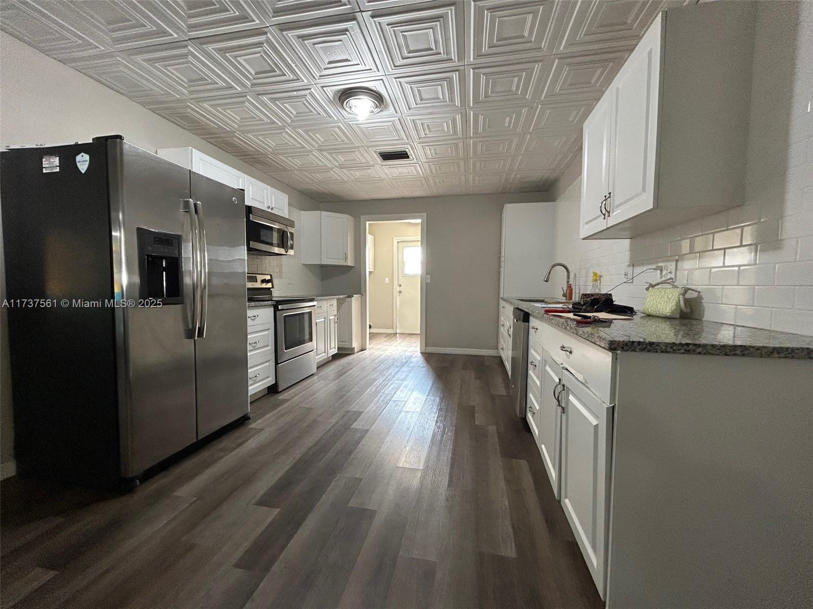 Ver detalles 7403 3 / 2 1875 sq. ft. $ 2026-04-07 0 foto