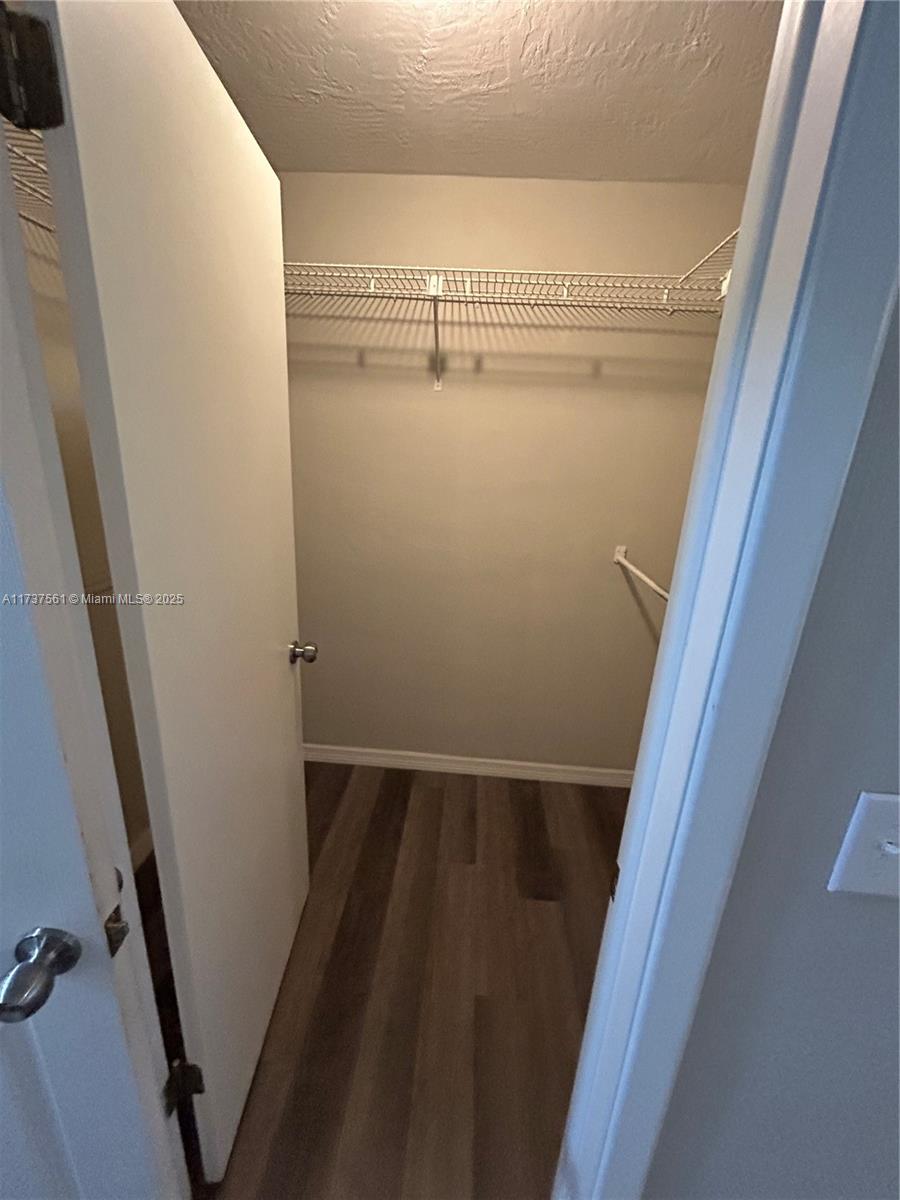 Ver detalles 7403 3 / 2 1875 sq. ft. $ 2026-04-07 0 foto