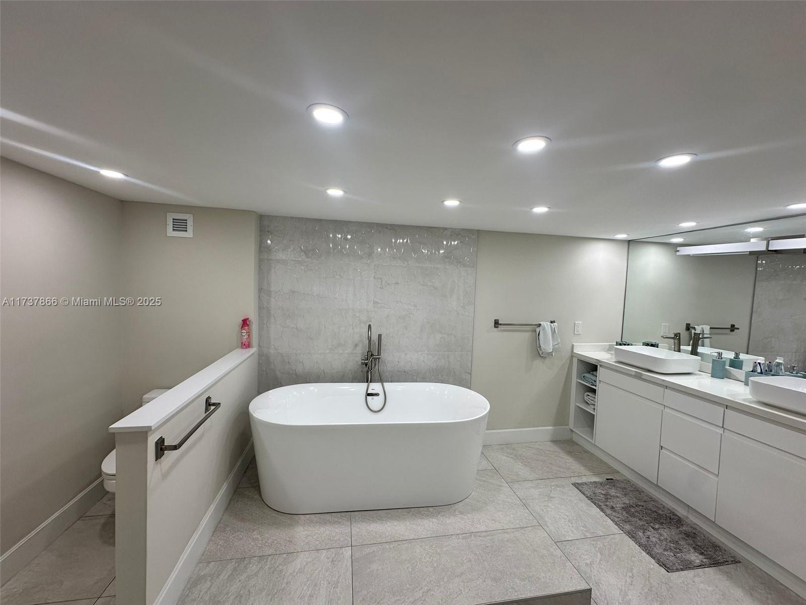 Photo of 2751 Ocean Dr #508S, Hollywood, Florida, 33019 -