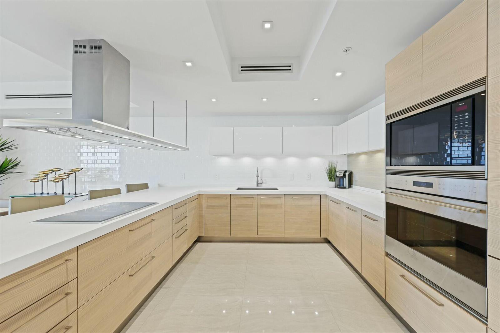 Photo of 17301 Biscayne  #707, North Miami Beach, Florida, 33160 - tempImageKn7Aj3