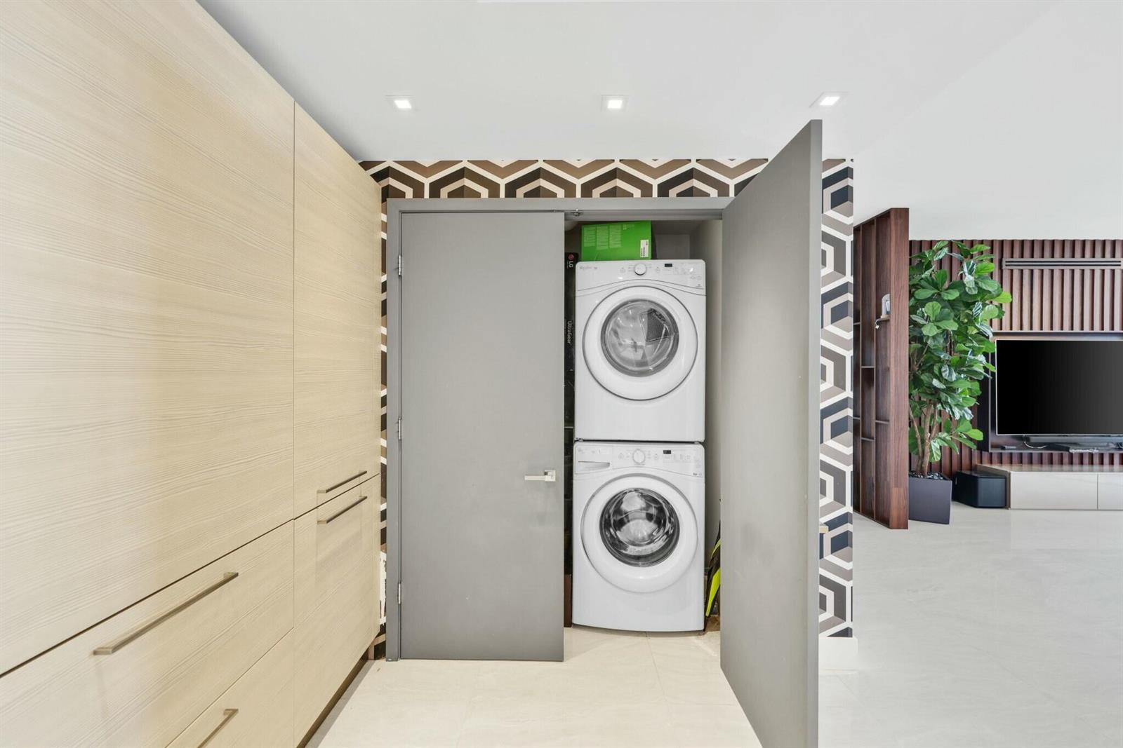 Photo of 17301 Biscayne  #707, North Miami Beach, Florida, 33160 - tempImagengmFXj