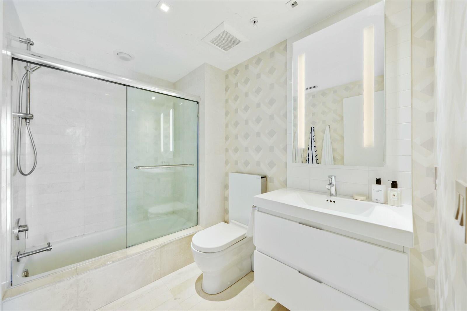 Photo of 17301 Biscayne  #707, North Miami Beach, Florida, 33160 - tempImageQMpHt4
