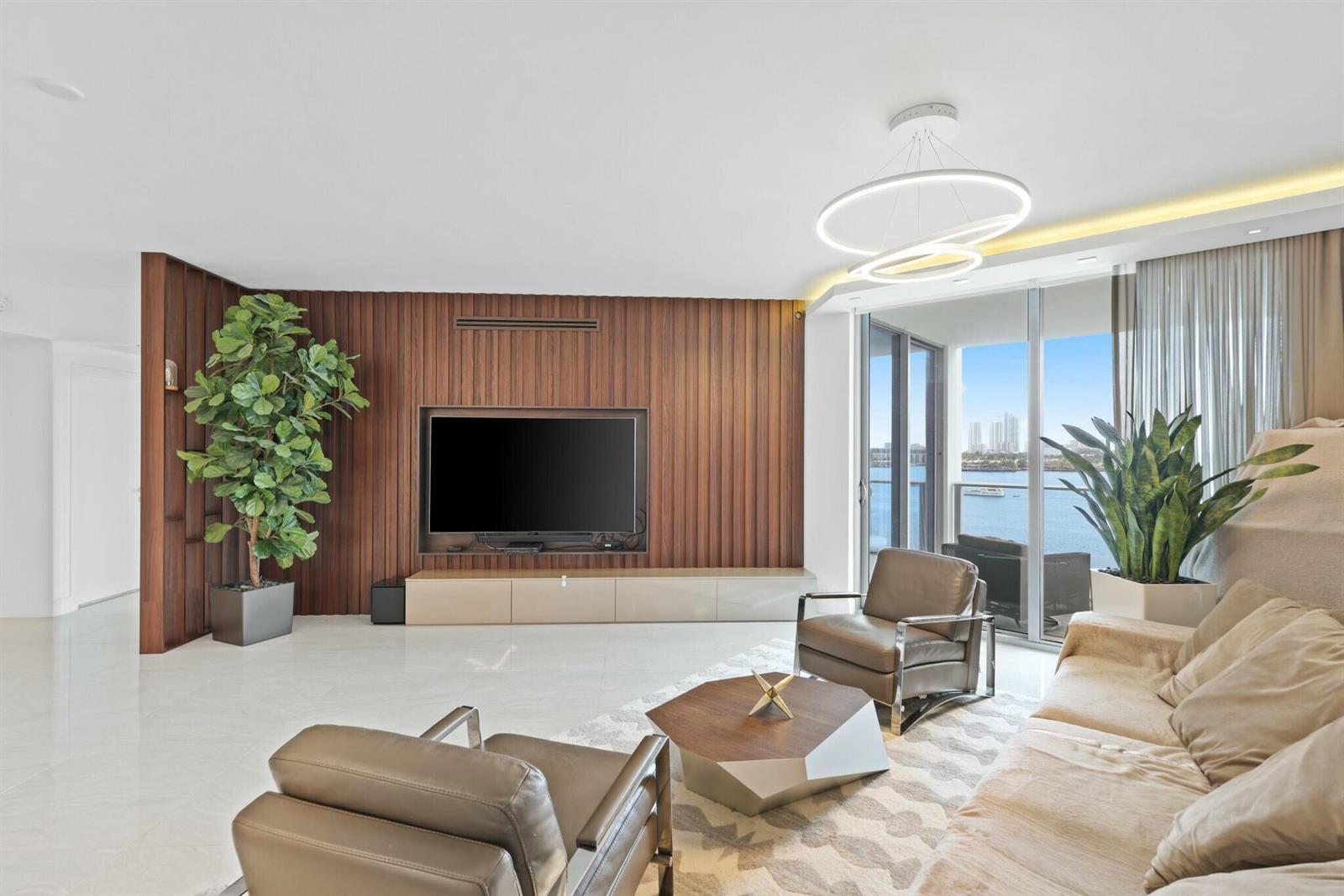 Photo of 17301 Biscayne  #707, North Miami Beach, Florida, 33160 - tempImagemnAzto