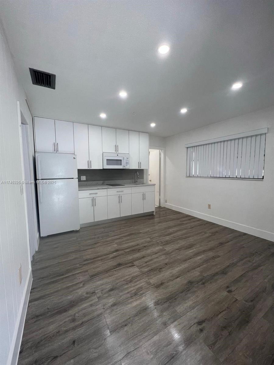 See details / 2146 sq. ft. $ 2025-02-06 0 Photo
