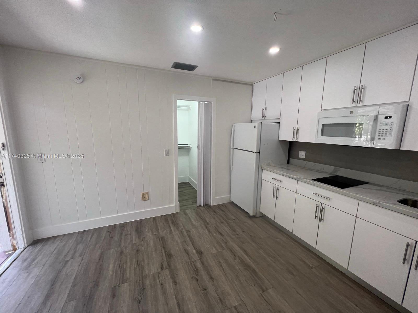 See details / 2146 sq. ft. $ 2025-02-06 0 Photo