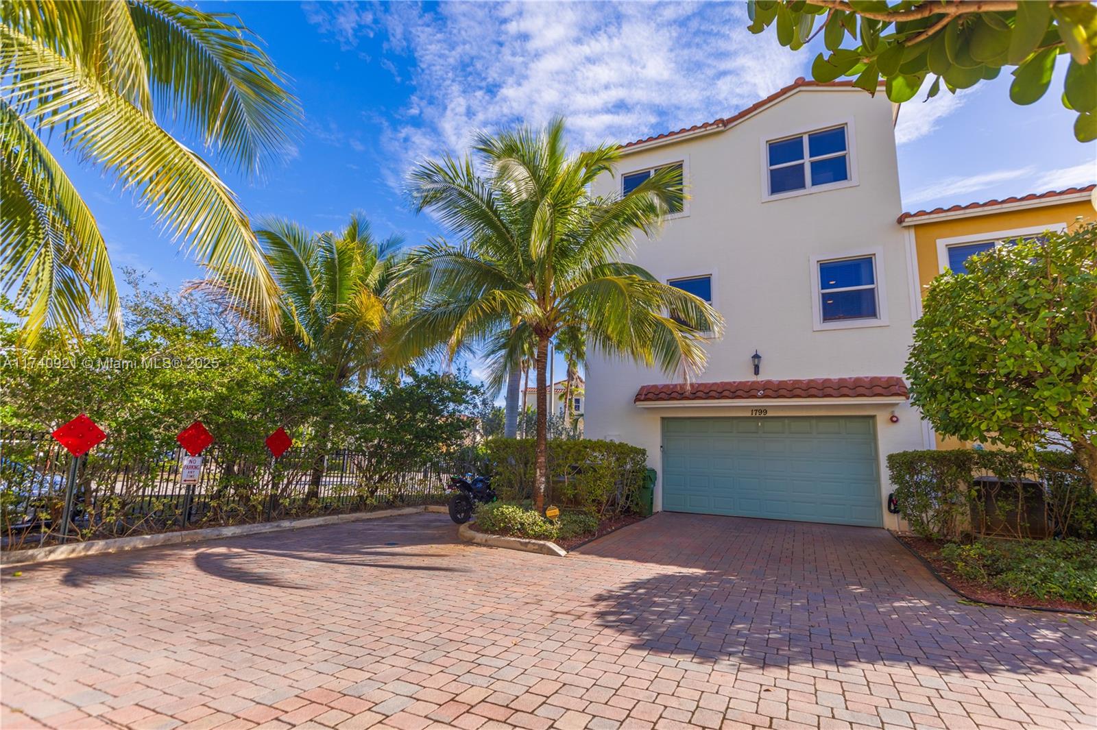 See details 1799 4 / 4 2928 sq. ft. $ 2025-11-07 0 Photo