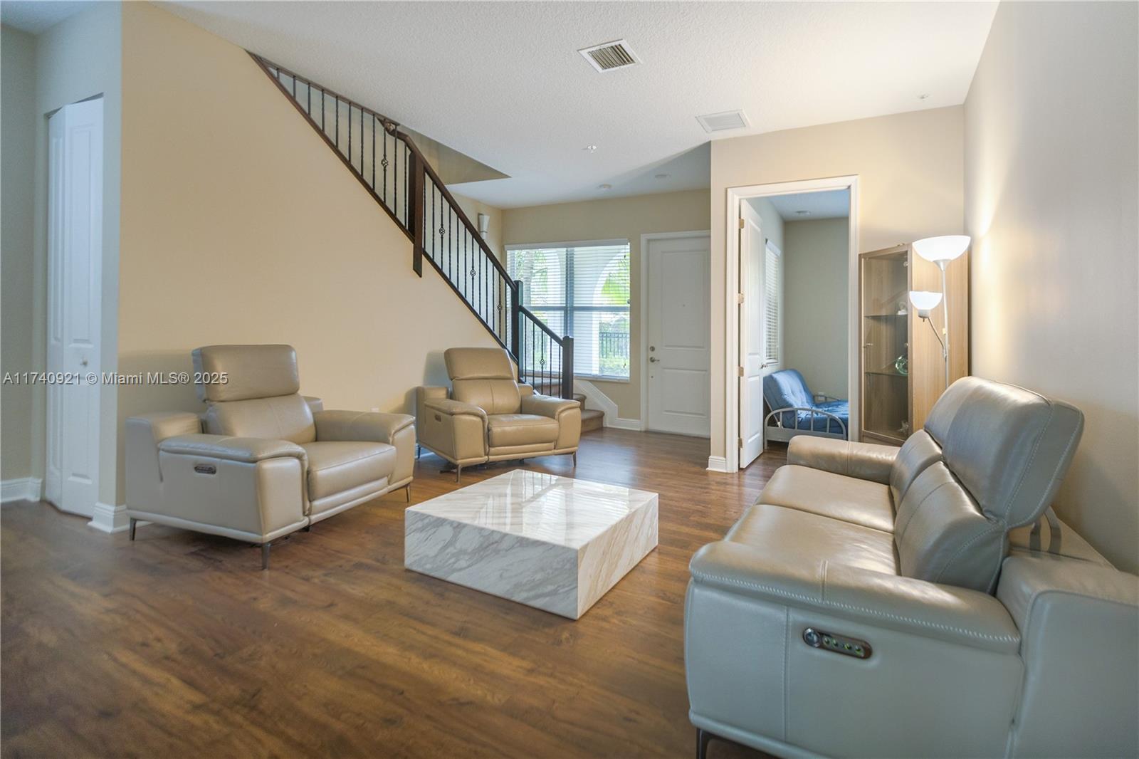 See details 1799 4 / 4 2928 sq. ft. $ 2025-11-07 0 Photo