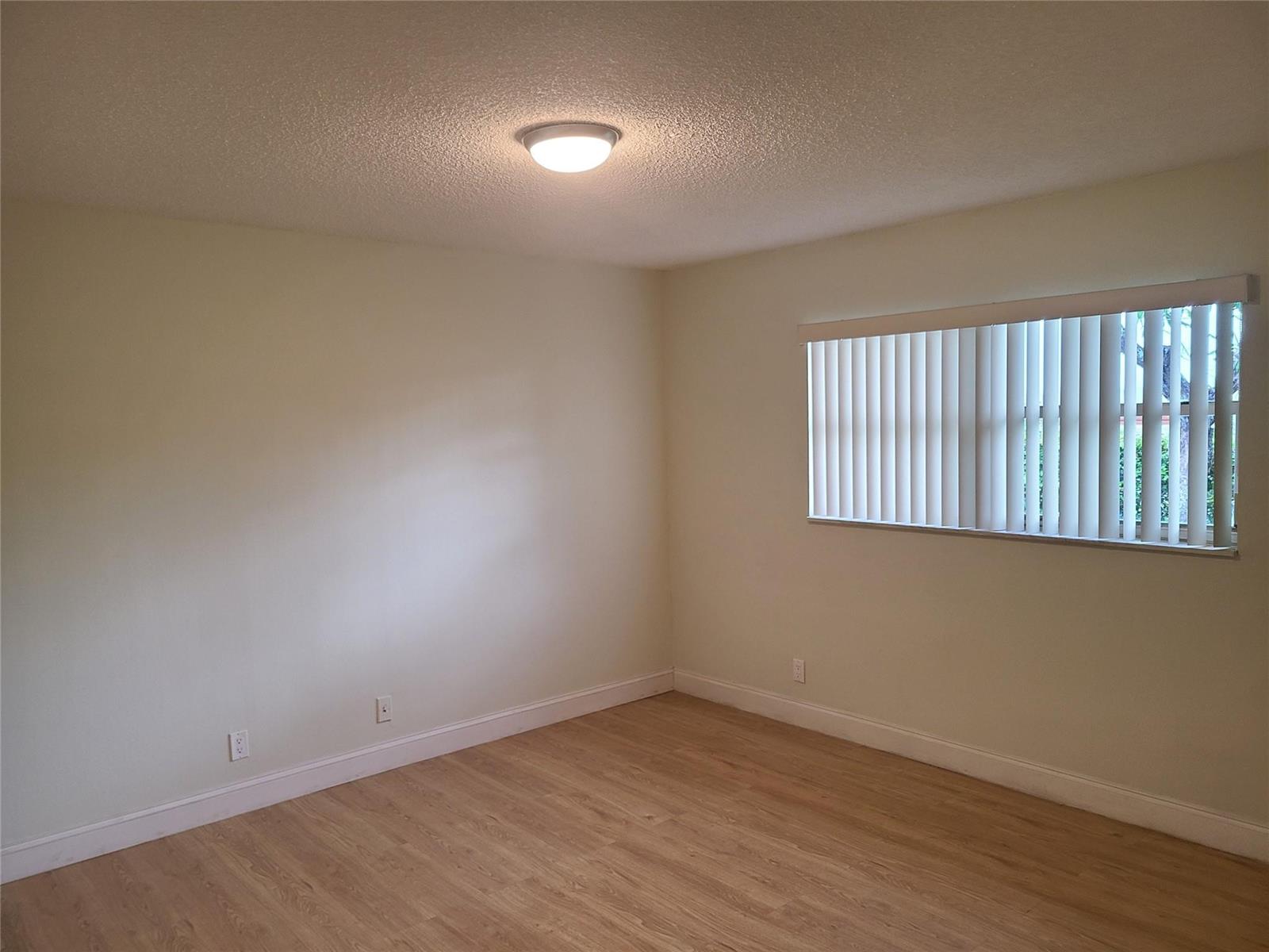 Ver detalles / 0 1820 sq. ft. $ 2026-06-09 0 foto