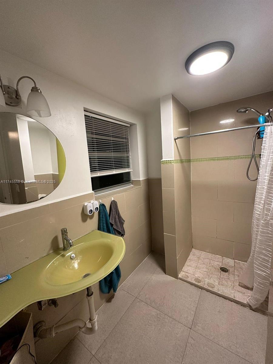 See details / 4254 sq. ft. $ 2025-02-14 0 Photo