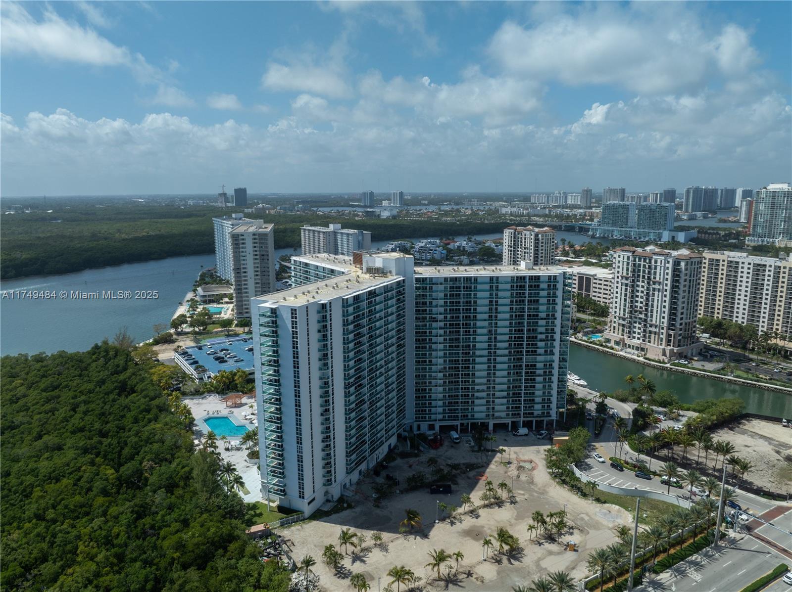 See details 2014 2 / 2 1331 sq. ft. $ 2025-07-23 0 Photo