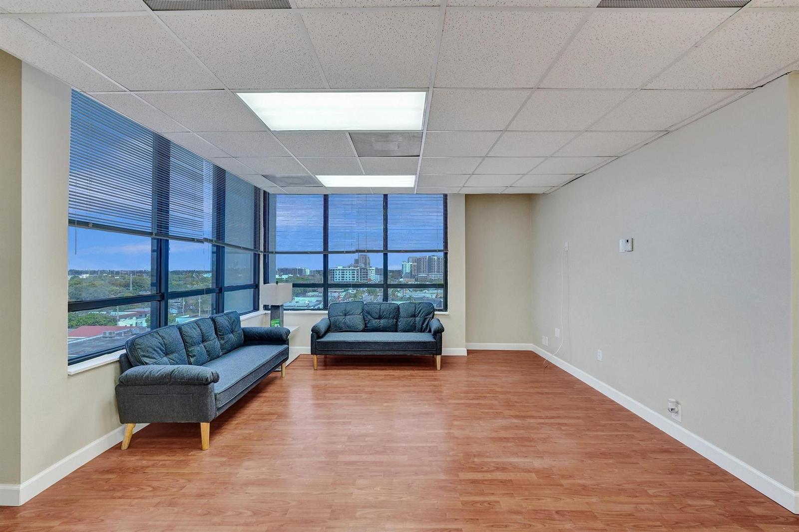 Ver detalles CU700 & 701 / 0 sq. ft. $ 2025-05-12 0 foto
