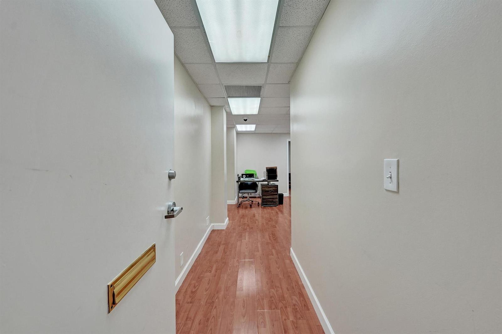 Ver detalles CU700 & 701 / 0 sq. ft. $ 2025-05-12 0 foto