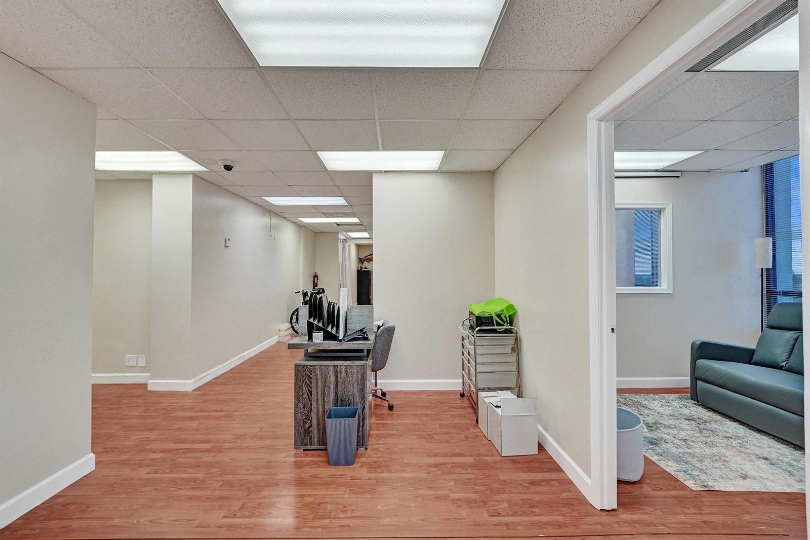 Ver detalles CU700 & 701 / 0 sq. ft. $ 2025-05-12 0 foto
