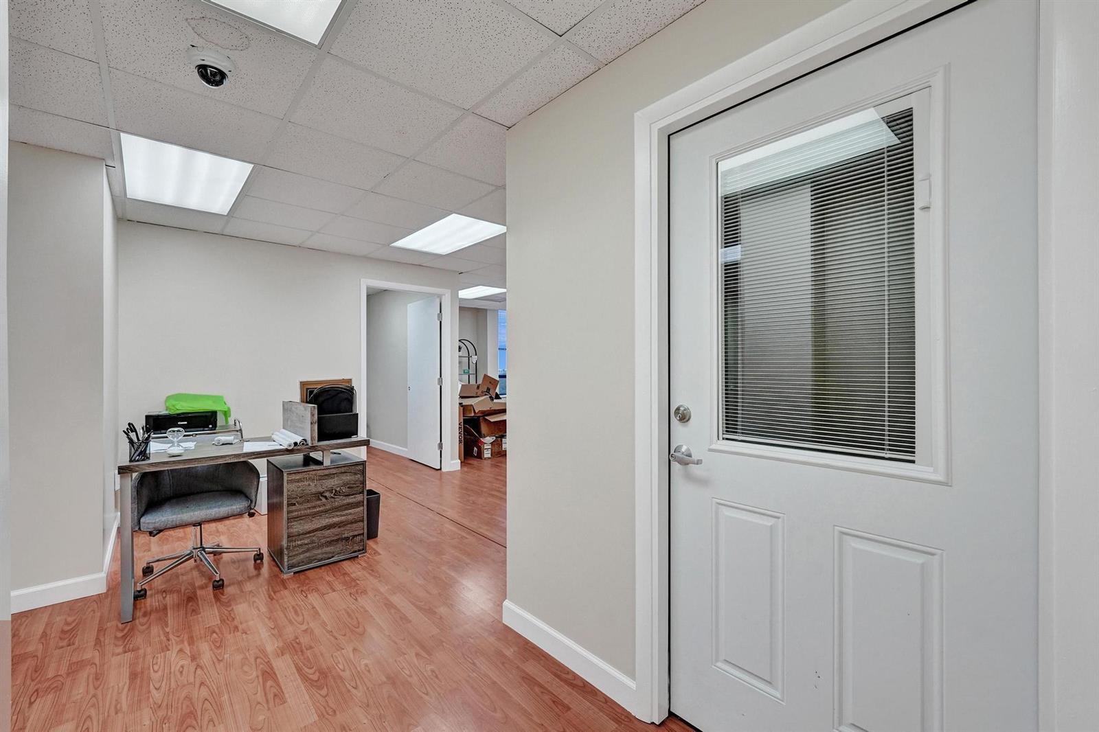 Ver detalles CU700 & 701 / 0 sq. ft. $ 2025-05-12 0 foto