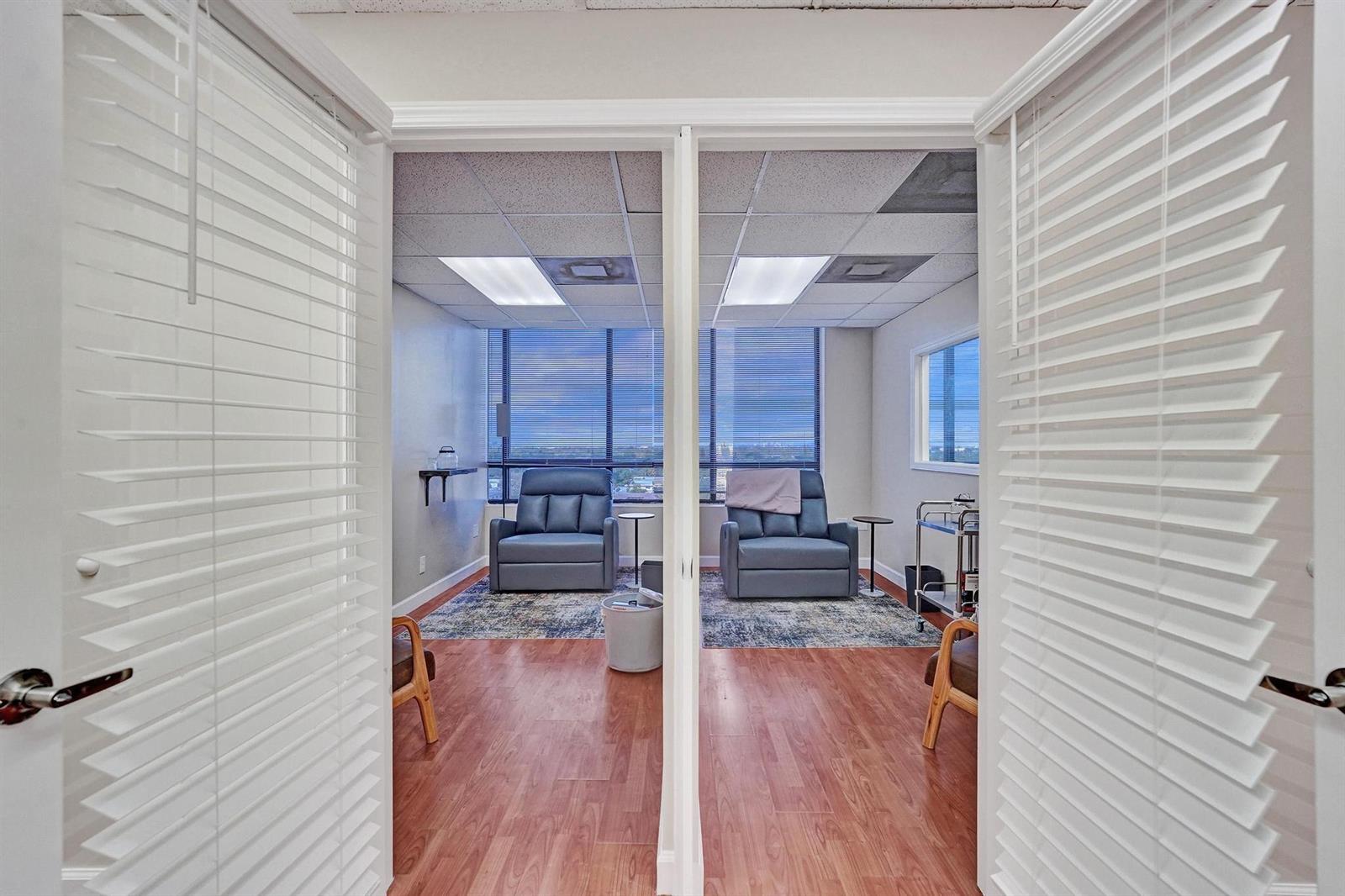Ver detalles CU700 & 701 / 0 sq. ft. $ 2025-05-12 0 foto