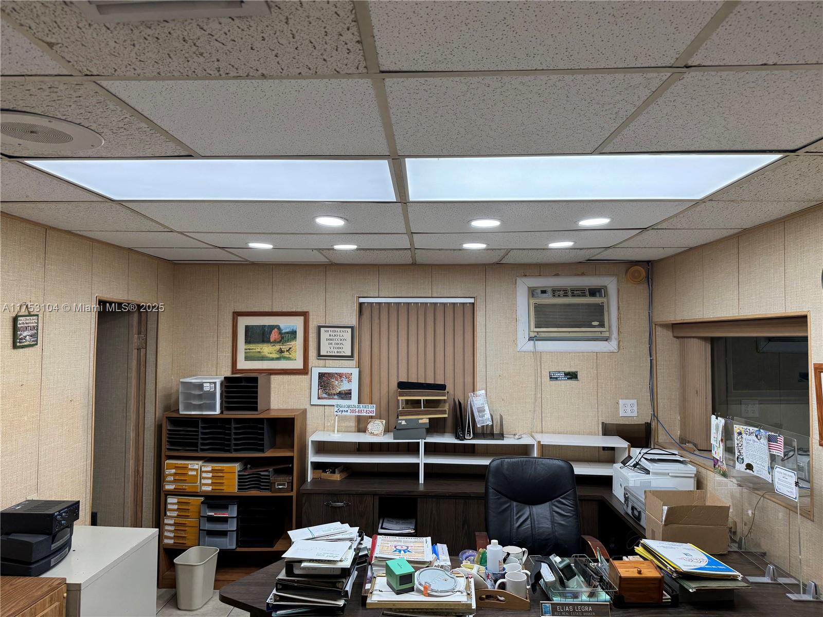   /   кв.футов $ 2025-09-17 0 Фото