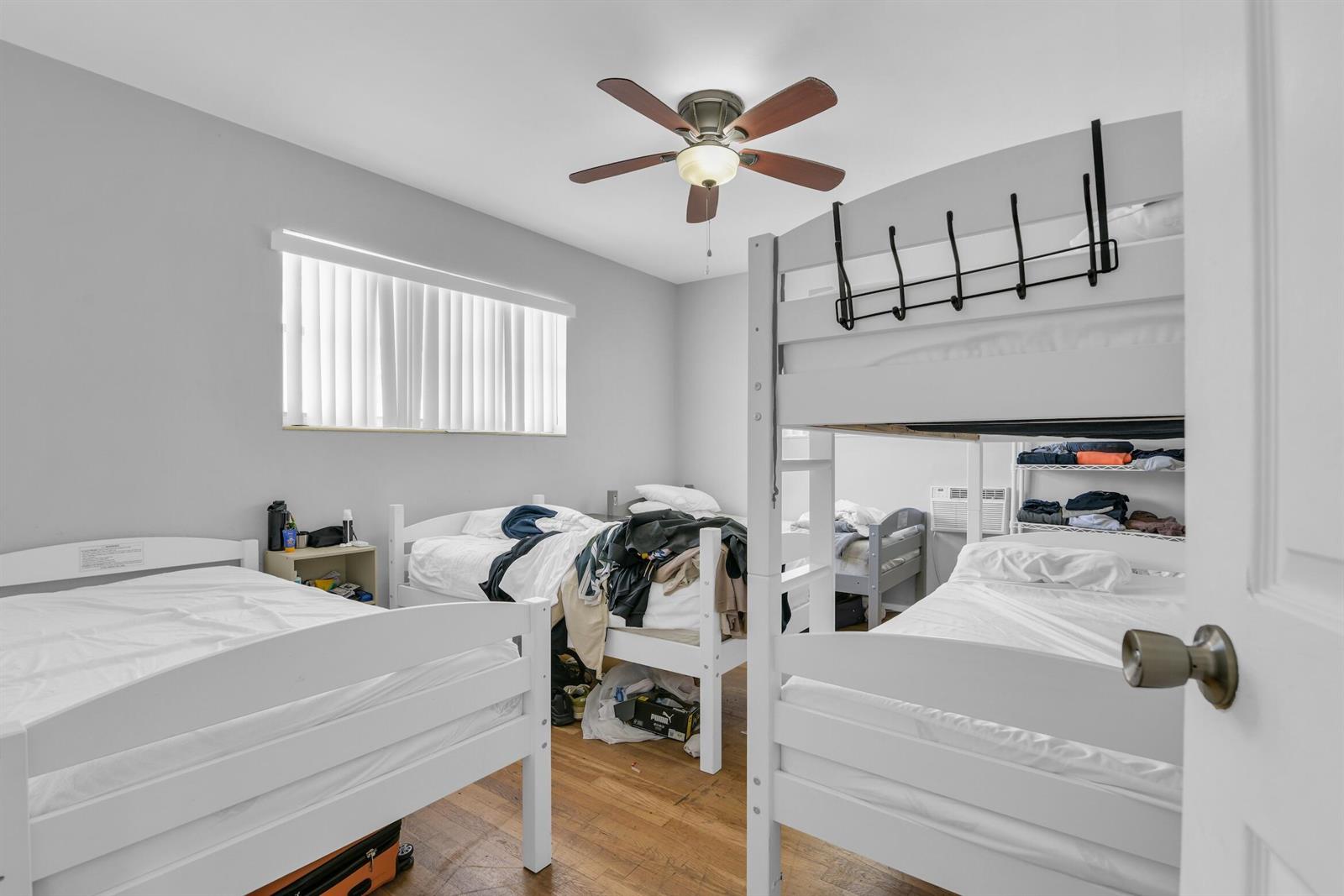 Ver detalles / 5 4479 sq. ft. $ 2026-06-23 0 foto