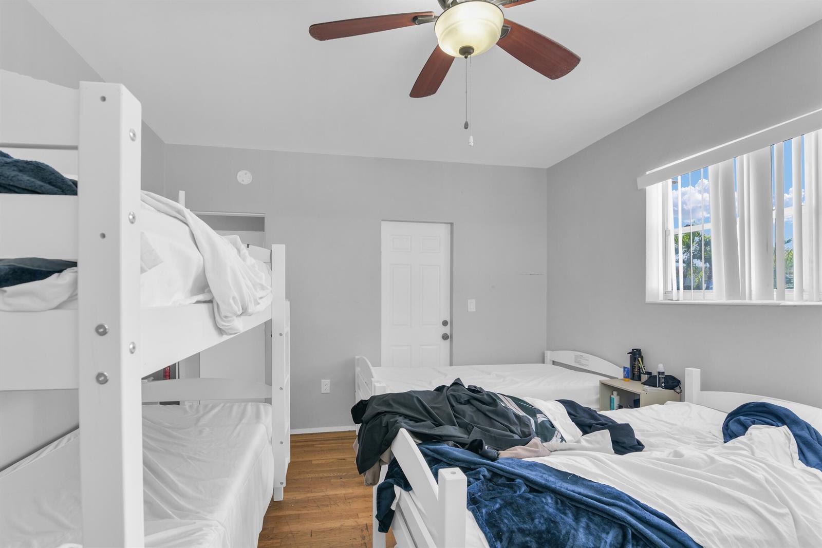 Ver detalles / 5 4479 sq. ft. $ 2026-06-23 0 foto