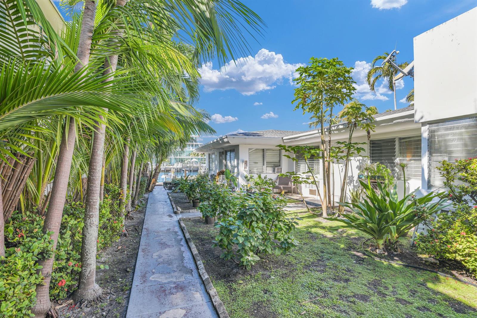 Ver detalles / 5 4479 sq. ft. $ 2026-06-23 0 foto