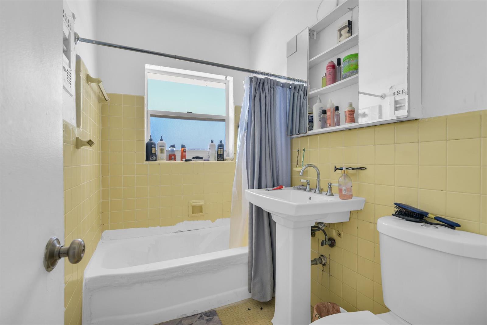 Ver detalles / 5 4479 sq. ft. $ 2026-06-23 0 foto
