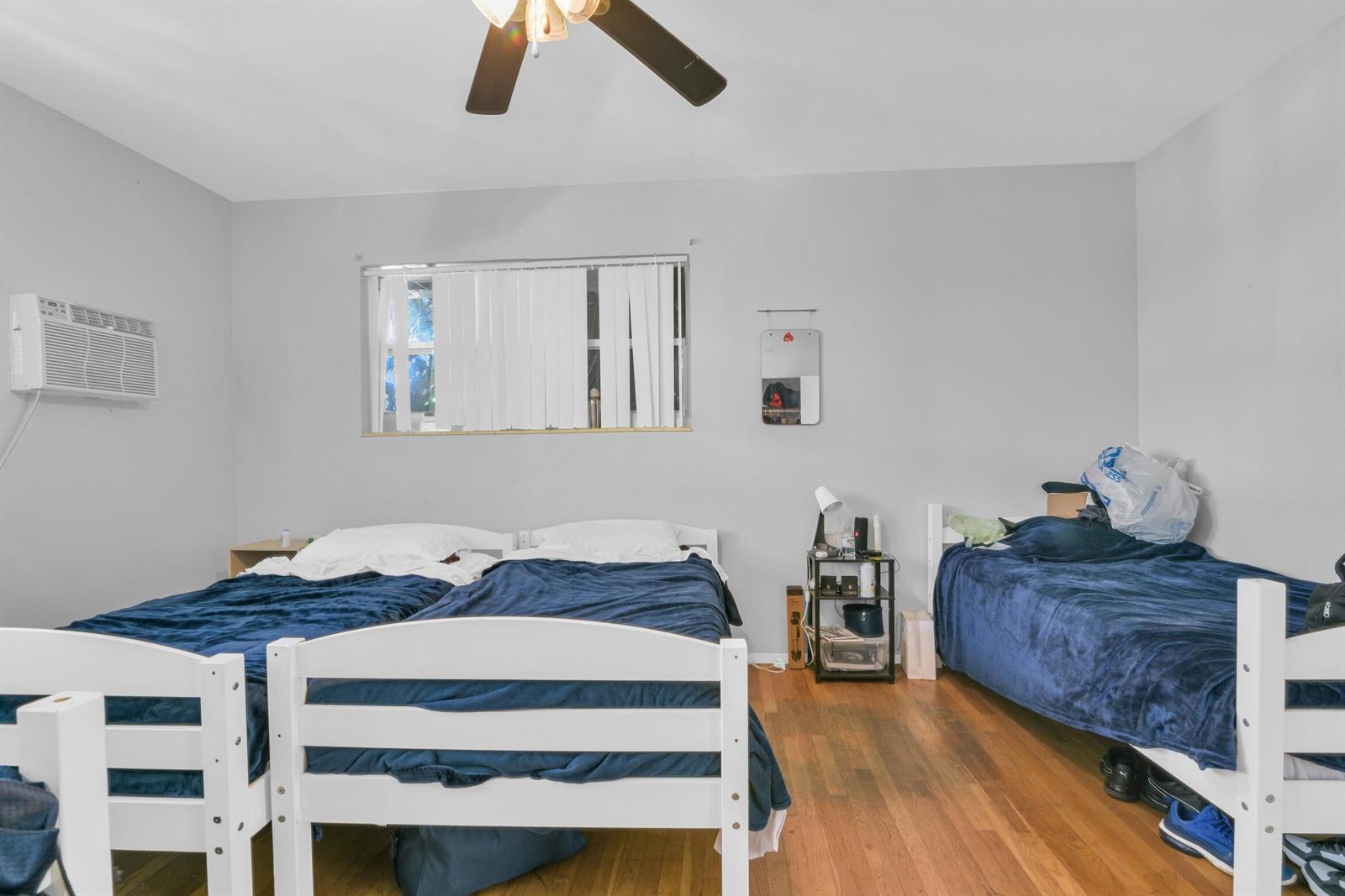 Ver detalles / 5 4479 sq. ft. $ 2026-06-23 0 foto