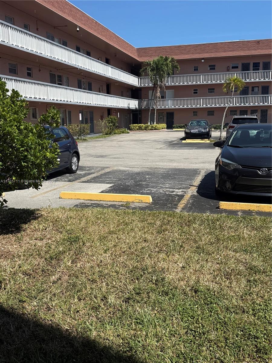 Ver detalles 502-B 2 / 2 1146 sq. ft. $ 2026-05-18 0 foto