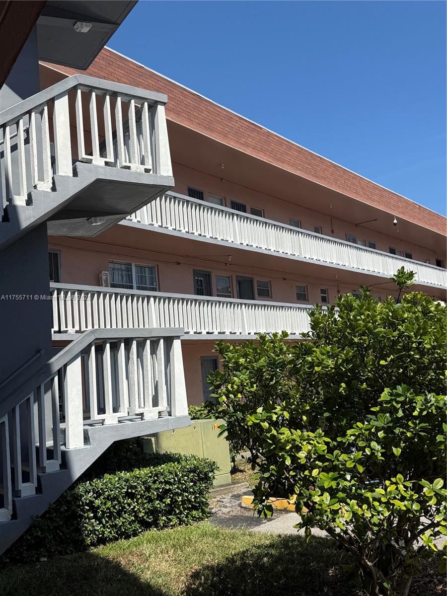 Ver detalles 502-B 2 / 2 1146 sq. ft. $ 2026-05-18 0 foto
