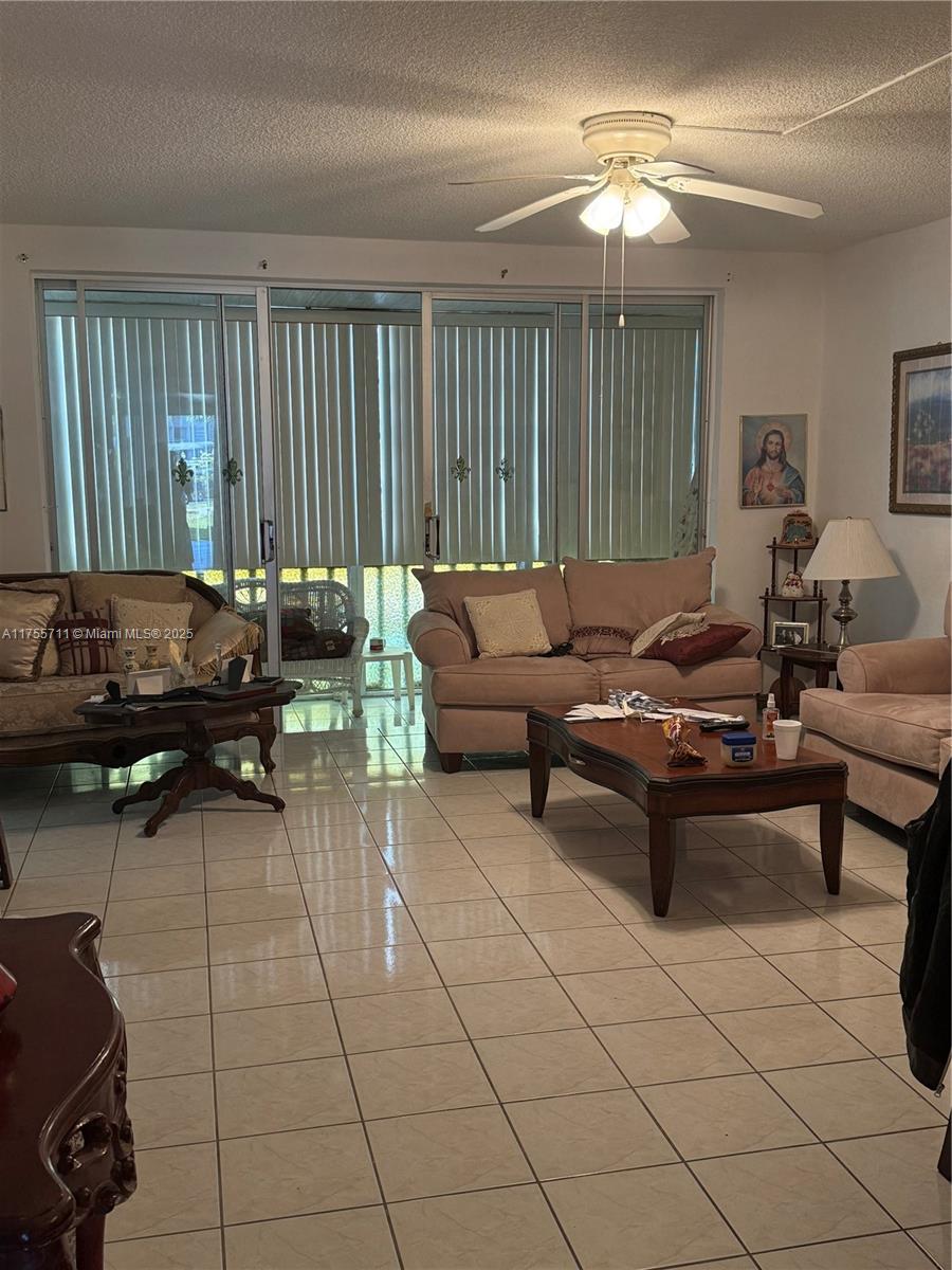 Ver detalles 502-B 2 / 2 1146 sq. ft. $ 2026-05-18 0 foto