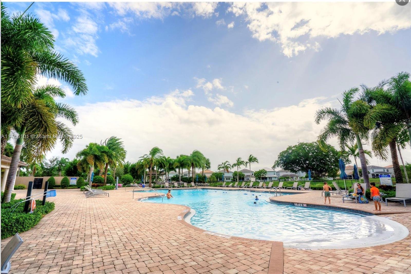See details 3944 3 / 3 1421 sq. ft. $ 2025-07-29 0 Photo
